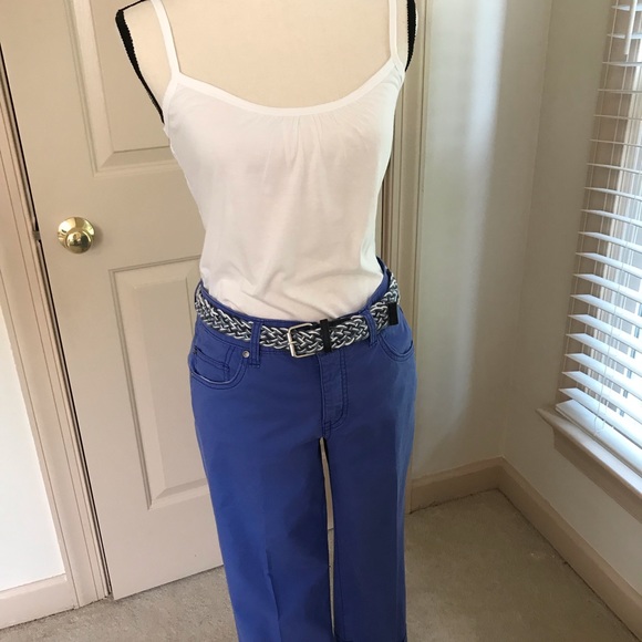 Periwinkle Capri’s by Bandolino. Size 6 - Picture 3 of 7